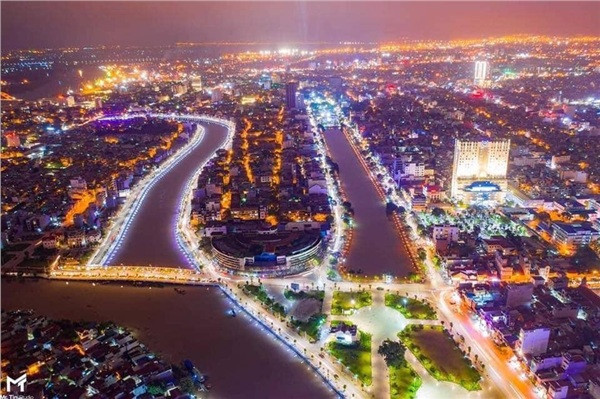 Cụ thể, Fanpage này cho rằng phố đi bộ và sông thiên nga Tam Bạc ở Hải Phòng đẹp không thua gì Phượng Hoàng Cổ Trấn, một nổi tiếng du lịch ở Trung Quốc.