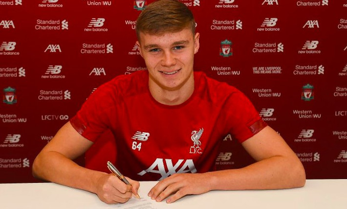 BLĐ Liverpool mới đây tức tốc ký hợp đồng với một tài năng khác có tên Paul Glatzel. Ngôi sao 18 tuổi đặt bút ký hợp đồng dài hạn với đội chủ sân Anfield.