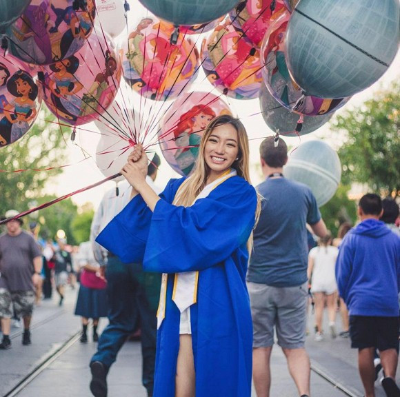 Dù bận rộn với việc học nhưng mỗi khi có dịp, Isabella vẫn về Việt Nam để thăm mẹ. Hồi tháng 3, cô con gái đã về quê hương để ủng hộ đêm nhạc của mẹ.