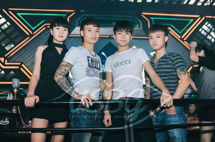 Sau khi Khá Bảnh bị bắt, nhiều cư dân mạng đã vào trang cá nhân của Hương Dương để lại những lời an ủi. Bên cạnh đó, cũng có người khuyên cô nên từ bỏ Khá Bảnh, tìm người khác đàng hoàng hơn để yêu.
