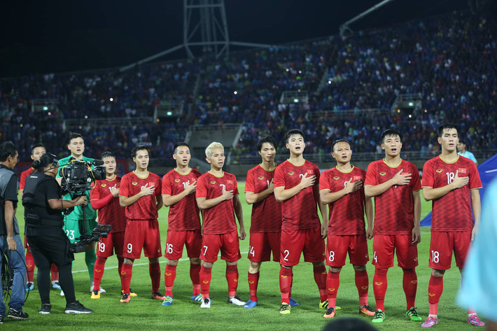 Tối 5/9, trên SVĐ Thammasat, đội tuyển Việt Nam mở đầu hành trình vòng loại World Cup 2022 của mình bằng cuộc đối đầu với đội chủ nhà Thái Lan. Ảnh: Zing