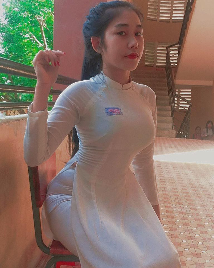 Dù không hoạt động nghệ thuật, Nguyễn Thị Kiều Diễm (sinh năm 2000, Đồng Nai) vẫn thu hút 200.000 người theo dõi trang cá nhân. Hot girl 10X này được dân mạng khen có ngoại hình thu hút và biểu cảm sexy.