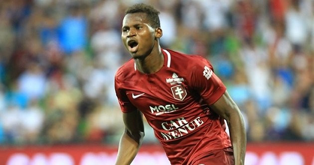 Tờ TeamTALK khẳng định rằng Tottenham đã phái các tuyển trạch viên tới theo dõi tiền đạo Habib Diallo của Metz. Không những vậy, nguồn tin này cho hay một loạt các CLB Premier League khác bao gồm Chelsea, Leicester City, Newcastle United, Norwich City và Watford cũng đang quan tâm đến chân sút 24 tuổi.