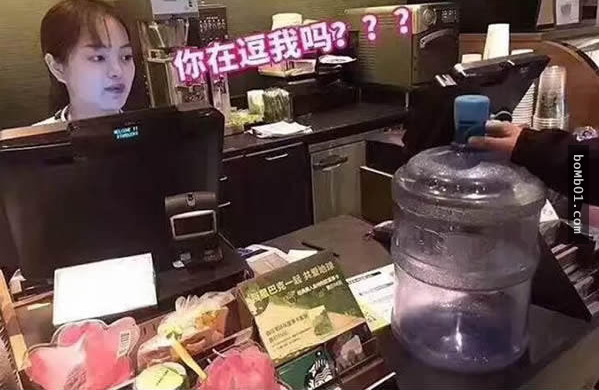 Theo nhiều người nhận xét, chính sách của thương hiệu cafe Starbucks là rất văn minh, thân thiện với môi trường nhưng dân mạng lại cho thấy độ "nhây" của mình khiến không ít người bức xúc.