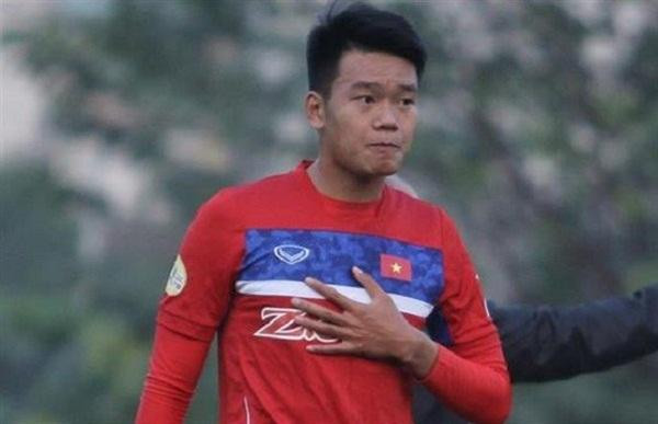 Thi đấu ở vị trí chốt chặn trong 3 trung vệ của tuyển U22 Việt Nam không ai xứng đáng hơn Thành Chung. Cầu thủ của Hà Nội FC dù thi đấu dưới thấp nhưng mỗi lần lên tham gia tấn công đều có thể mang về bàn thắng nhờ chiều cao ấn tượng của mình.