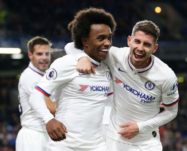 Tờ Metro UK tiết lộ, cả Barcelona lẫn Juventus đều bày tỏ mong muốn chiêu mộ Willian dưới dạng chuyển nhượng tự do trong kỳ chuyển nhượng mùa hè tới.