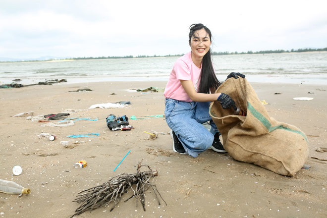 Helly Tống cũng cho biết, ngoài công việc làm người mẫu ảnh, doanh nhân thì cô cũng quan tâm đến vấn đề bảo vệ môi trường.