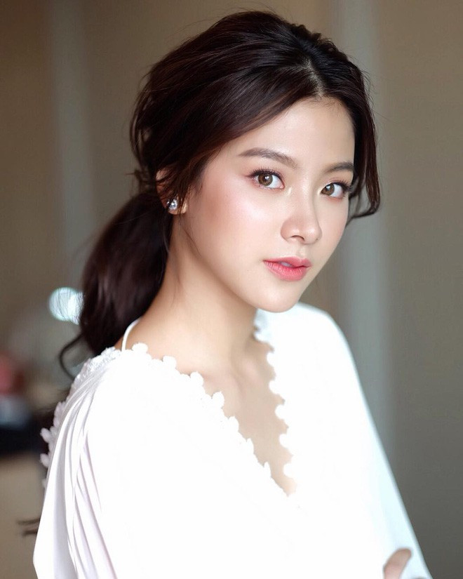 2019 là năm vô cùng thành công của mỹ nhân hot nhất Thái Lan - Baifern Pimchanok. Sau thành công của phim "Friend Zone" hồi đầu năm, cô bạn này liên tục chiếm sóng MXH.