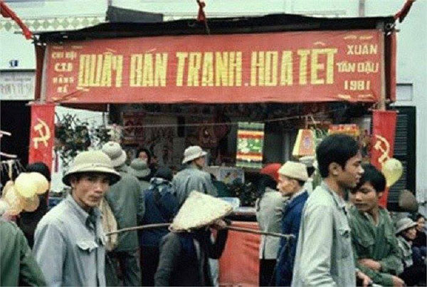 Hơn 30 năm trước, những cửa hàng tranh luôn đông nghịt người ngày giáp Tết.