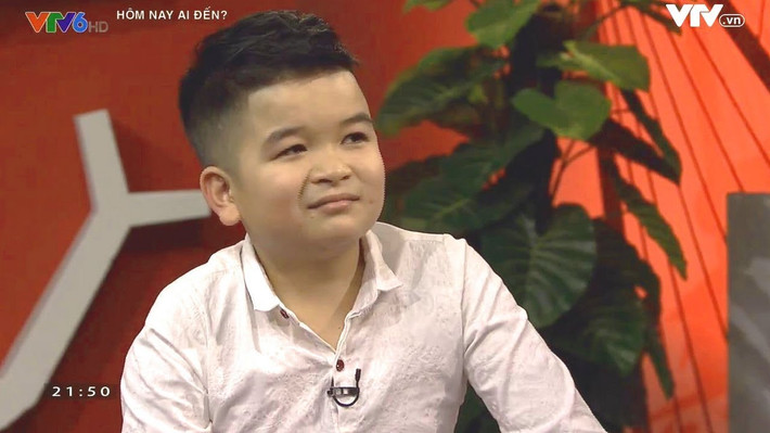 Theo đó, chiều tối 31/3, Công an thành phố Phúc Yên đã tiến hành kiểm tra hành chính cơ sở kinh doanh Karaoke H2, có địa chỉ tại phường Trưng Trắc, thành phố Phúc Yên, phát hiện tại phòng hát tầng 2 có 9 đối tượng có biểu hiện đang sử dụng ma túy trái phép.