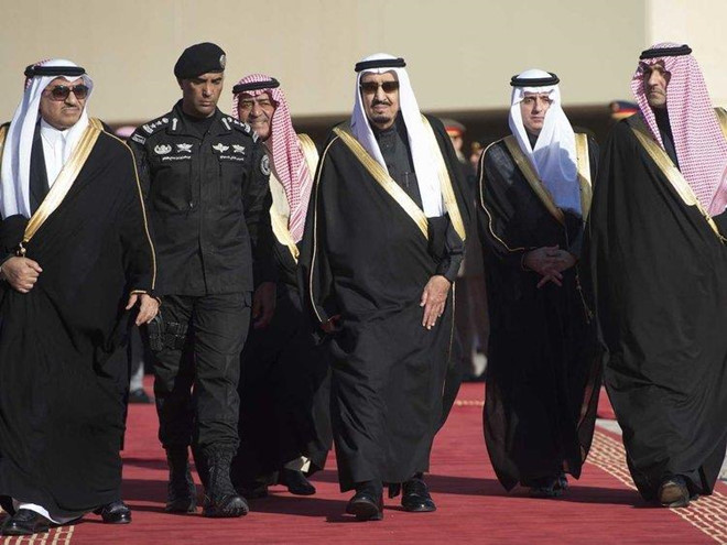Hoàng gia Saudi Arabia (1.700 tỷ USD): Nhà Saud là gia đình giàu có nhất hành tinh. 15.000 thành viên của gia tộc này sở hữu khối tài sản trị giá 1.700 tỷ USD. Ảnh: Getty.