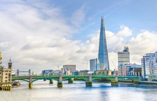 Quỹ Hoàng gia Qatar quản lý một số tài sản danh tiếng ở thủ đô London nước Anh gồm tòa nhà chọc trời Shard, làng Olympic, và bách hóa Harrods. Quỹ cũng sở hữu lượng cổ phần đáng kể tại tòa nhà Empire State ở New York, nhà sản xuất xe Volkswagen, tập đoàn tài chính Barclays và tập đoàn trang sức Tiffany & Co. Ảnh: Shutterstock.