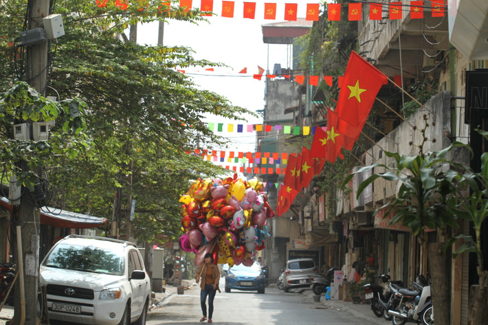 Chiều mùng 1 Tết Kỷ Hợi, cuộc sống người dân Hà Nội đã trở lại bình thường.
