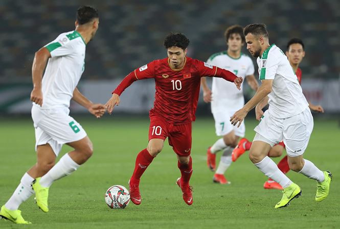 Tại Asian Cup 2019, số đội tham dự đã lần đầu được mở rộng lên con số 24. Và vì thế, 4 đội đứng thứ ba có thành tích tốt nhất sẽ giành được những chiếc vé may mắn để tới với vòng knock-out. Nằm ở bảng D với những cái tên sừng sỏ là Iran, Iraq và ẩn số Yemen, các cầu thủ đội tuyển Việt Nam đã làm nên cuộc đào tẩu thực sự ấn tượng.