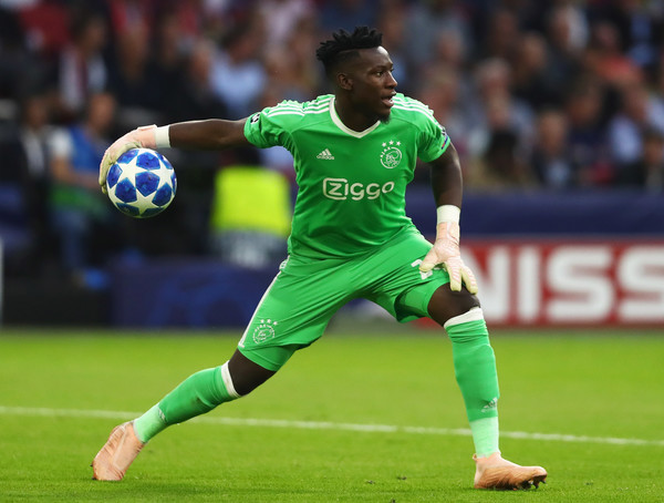 Bất chấp De Gea có phong độ ổn định và Sergio Romero luôn sẵn sàng thay thế mỗi khi cần, Man United vẫn dành sự quan tâm đặc biệt cho thủ môn Andre Onana của Ajax. Quỷ đỏ sẵn sàng chi 50 triệu bảng để thuyết phục Ajax nhả người.