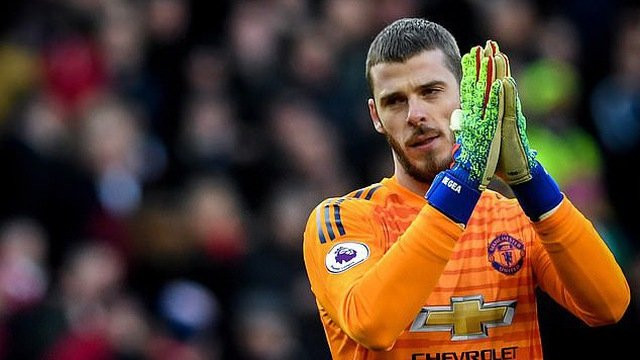 Mới đây, tờ Manchester Evening News khẳng định, De Gea yêu cầu ban lãnh đạo đội bóng phải chấp nhận mức lương gần 500 ngàn bảng/tuần - con số được cho là tương đương với mức đãi ngộ "tin đồn" mà Man Utd chi trả vào tài khoản của Sanchez từ trước tới nay.