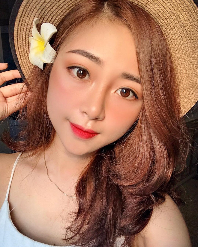 Sở hữu gương mặt trẻ trung, ưa nhìn, Nhật Linh thu hút sự chú ý của CĐM trước khi được biết đến là bạn gái tin đồn của Phan Văn Đức.