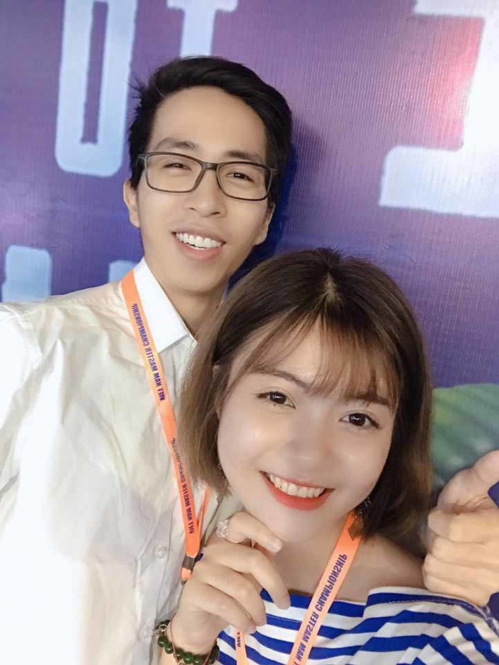 Những ngày qua, cái trên Trang Banana nổi bật trên MXH khi bị dân mạng đòn đoán là bạn gái tin đồn streamer Viruss. Nguyên nhân bắt đầu từ dòng bình luận khen ngợi mà đàn anh dành cho tân binh mới trong làm bình luận game tại Việt Nam.