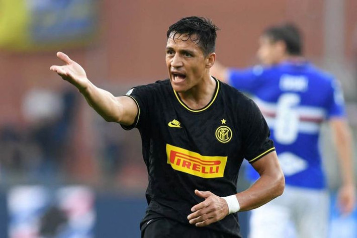 Ở Serie A, Sanchez có những đóng góp nhất định, đã ghi bàn và kiến tạo cho Nerazzurri. Theo trang Daily Star, Man United đang muốn tận dụng cơ hội này để bán đứt Alexis Sanchez cho Inter Milan, ra giá chỉ 25 triệu bảng Anh.
