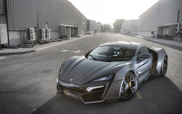 Siêu xe đầu tiên của vùng Trung Đông - Lykan Hypersport do hãng siêu xe W Motors sản xuất và ra mắt năm 2013. Siêu xe từng xuất hiện trong phim bom tấn hành động Fast & Furious 7 chỉ được sản xuất với số lượng 7 chiếc, đi kèm các chi tiết trên xe được mạ vàng và đính kim cương. Ở thời điểm ra mắt, Lykan Hypersport chỉ xếp sau Mercedes-Benz Maybach Exelero và Lamborghini Veneno về mức giá.