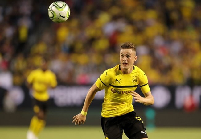 Nguồn tin từ BILD tiết lộ, Larsen đang muốn rời Dortmund. Lúc này, tài năng trẻ này đang lọt vào tầm ngắm của Stuttgart, câu lạc bộ từng sở hữu Larsen theo dạng cho mượn ở mùa giải 2017/18.