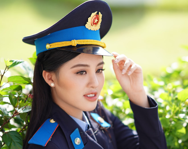 Trước khi trở thành nữ sinh Học viện Cảnh sát, Bảo Ngọc có 12 năm đạt học sinh khá, giỏi. Khi học trường THPT Việt Đức. Cô nàng này đoạt giải nhì học sinh giỏi môn Địa lý cấp trường, giải ba cấp quận.