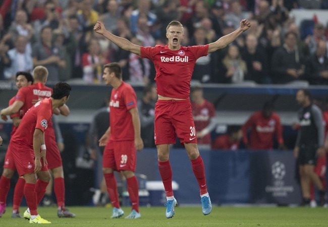 Chuyển nhượng bóng đá từ TuttoSport cho hay, RB Salzburg sẵn sàng để Erling Haaland ra đi nếu nhận đủ 100 triệu euro. Đây là số tiền tương đối lớn với một cầu thủ ở tuổi đôi mươi và M.U có thể phải suy nghĩ lại.