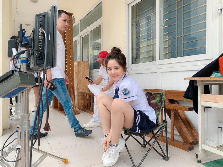 "Mới nổi tiếng một chút đã bắt đầu ăn mặc hở hang, không chấp nhận được cô nàng này"; "Hồi đầu thấy Trâm Anh dễ thương cũng thích nhưng càng ngày càng quá đà rồi"; "Em Trâm Anh này chắc muốn dấn thân vào showbiz rồi", đây là một số ý kiển chỉ trích của dân mạng hướng về phía hot girl 9X Trâm Anh.