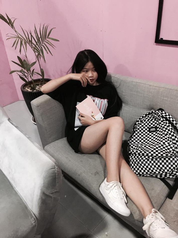 Theo Phương Linh, sở dĩ bản thân lại có sự "lột xác" thành công, đặc biệt ở làn da là do sử dụng toner không cồn, sữa rửa mặt nghệ và chăm chỉ tẩy trang mỗi tối.