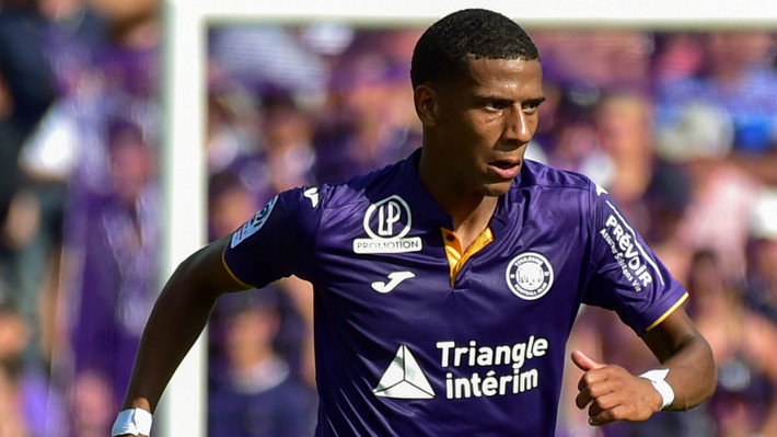 Nguồn tin từ Don Balon xác nhận, Man United đang lên kế hoạch chiêu mộ Jean-Clair Todibo.