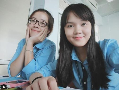 Cô nàng cựu sinh viên Học viện Ngoại giao chuộng phong cách thời trang thanh lịch, nữ tính.