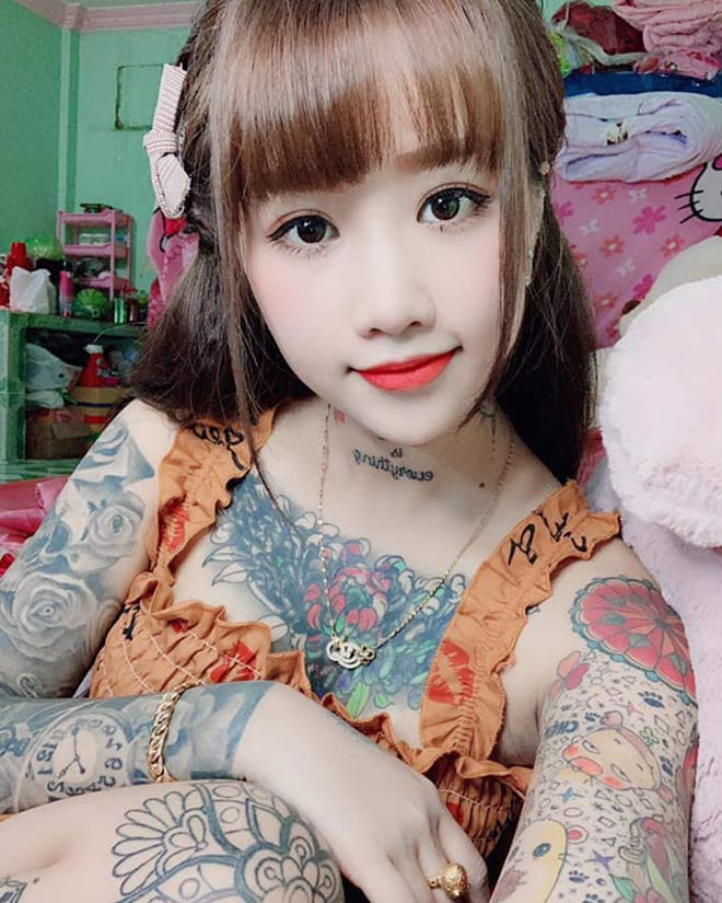 Tuy nhiên bỏ qua tất cả sự đánh giá của người ngoài, mẹ của Thiên Hương lại là người luôn ở bên và ủng hộ cô hết mình.