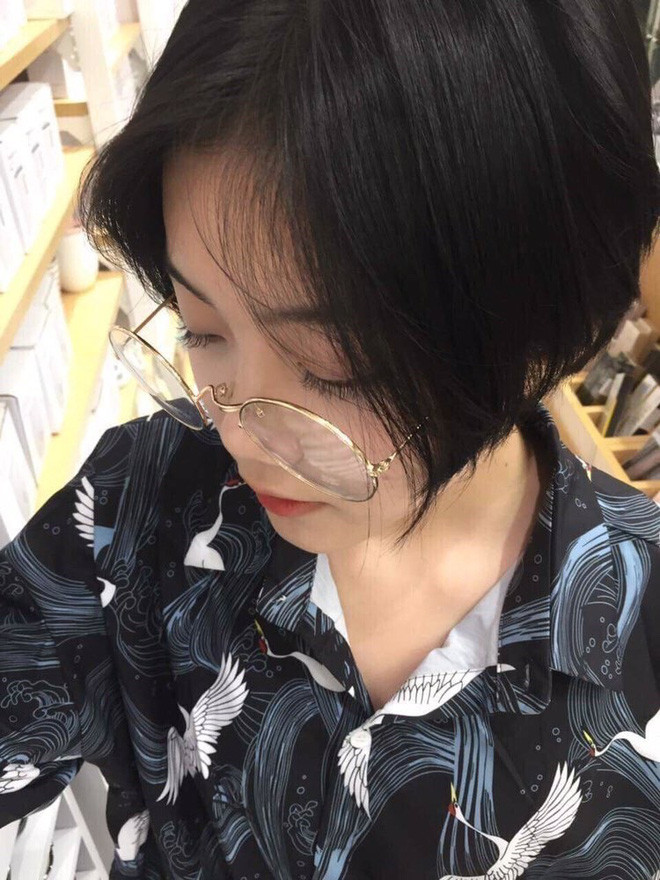 Lê Na chia sẻ, lần đầu vì cắt tóc ngắn quá, mọi người còn nghĩ cô nàng là tomboy, thậm chí có nhiều bạn nữ còn quay sang crush luôn.