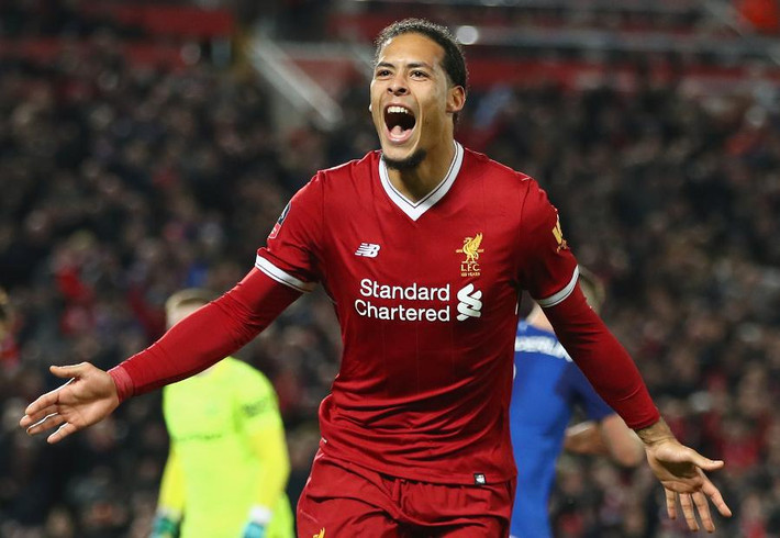 Nguồn tin từ tờ Mirror cho hay, "The Kop" dự định sẽ tăng lương cho Virgil Van Dijk lên mức 200.000 bảng/tuần, biến trung vệ người Hà Lan thành cầu thủ hưởng lương cao nhất sân Anfield (ngang bằng tiền đạo Mohamed Salah) để dập tắt ý định chèo kéo cầu thủ này từ phía Barcelona và Real Madrid.