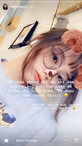 Có vẻ như Kiều Trang đã hoàn thành bài thi thuận lợi bởi hôm qua (24/6), cô nàng còn cập nhật ảnh học bài Ai đã đặt tên cho dòng sông? - tác phẩm nằm trong câu hỏi chiếm 5 điểm.
