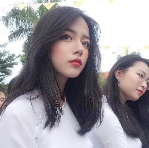 Nữ sinh Quảng Bình có thành tích học tập tốt trong nhiều năm. Cô từng đạt giải nhất môn cầu lông hội khỏe Phù Đổng, giải nhất môn Lịch sử cấp thành phố và giải ba môn Ngữ văn cấp tỉnh khi học lớp 11 nên việc vượt qua bài thi môn này là điều khá dễ hiểu với Hằng Phan.