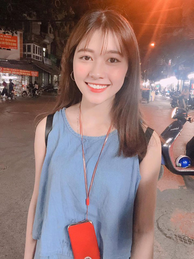 Ngoài việc học, Bảo Thoa còn làm mẫu ảnh, mẫu quảng cáo. Dù được khá nhiều người gợi ý theo đuổi con đường nghệ thuật nhưng cô nàng vẫn chưa hề có ý định đó.