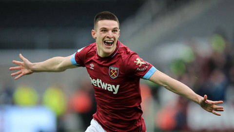Đã có rất nhiều thông tin cho biết MU đang theo sát tiền vệ Declan Rice của West Ham. Tờ Independent thậm chí còn khẳng định đội chủ sân Old Trafford sẵn sàng chi ra 50 triệu bảng để đưa Rice về.