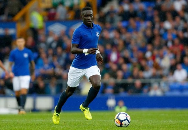 Theo trang Evening Standard, HLV Ole Gunnar Solskjaer đang xem tiền vệ Idrissa Gueye là mục tiêu hàng đầu để thay thế Ander Herrera. Đáng nói hơn, trước đó PSG cũng đặt lên bàn đàm phán 30 triệu bảng để thuyết phục Everton nhượng lại ngôi sao người Senegal.