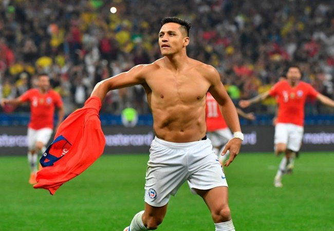 Chuyển nhượng bóng đá từ BBC, chưa có thỏa thuận chính thức nào giữa MU và Inter Milan về thương vụ Alexis Sanchez. Nguyên nhân vì đội bóng Italia muốn trả lương ít hơn cho cầu thủ người Chile.