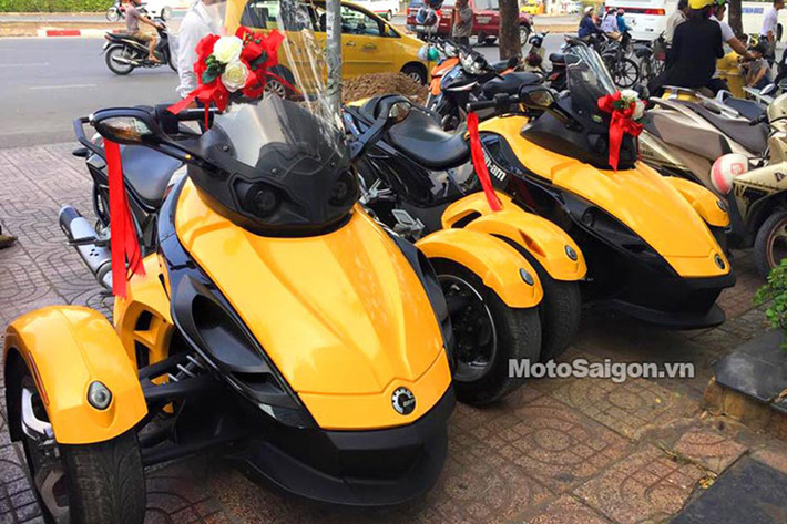 Đoàn mô tô có sự hiện diện của hàng loạt mẫu xe hấp dẫn như Can-Am Spyder hàng độc, dàn xe Z1000, Z800, CBR1000 RR hay Panigale 899 1199, Kawasaki Ninja ZX-10R, BMW GS, MultiStrada…