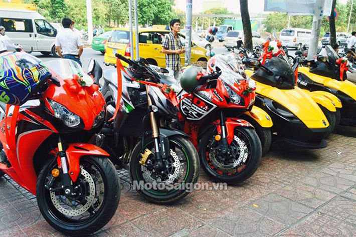 Cùng ngắm những hình ảnh của dàn mô tô PKL tham gia rước dâu tại Sài Gòn. Ảnh: CLB MotoSaigon.