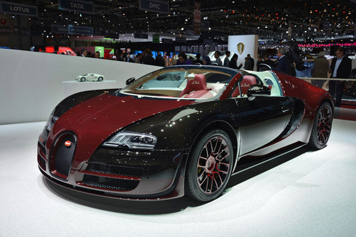 Sau một thập kỷ làm mưa làm gió trên phân khúc siêu xe, chiếc Bugatti Veyron cuối cùng đã được hãng xe Pháp đưa ra khỏi dây chuyền sản xuất với số VIN 450. Mang tên Grand Sport Vitesse La Finale và nước sơn mới, siêu xe này đã sẵn sàng để một đại gia Trung Đông cầm lái sau khi trưng bày tại triển lãm Geneva 2015.