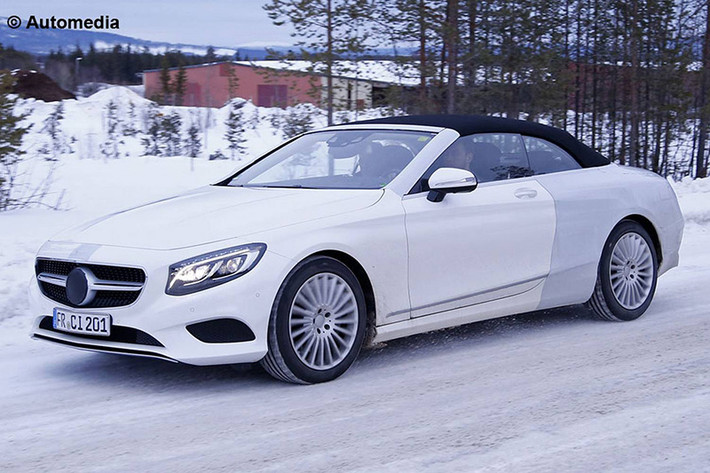 Những hình ảnh đầu tiên về Mercedes S-Class Cabriolet được chụp khi đang chạy thử nghiệm trong thời tiết giá lạnh phủ đầy băng tuyết.
