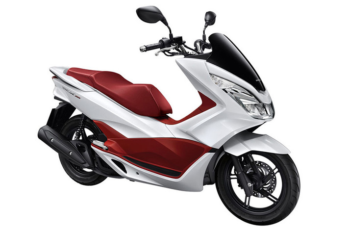 Bên cạnh đó, những tính năng hiện đại trên các dòng xe Honda cũng được trang bị cho PCX150 mới đi kèm ngăn chứa đồ lên tới 25 lít.