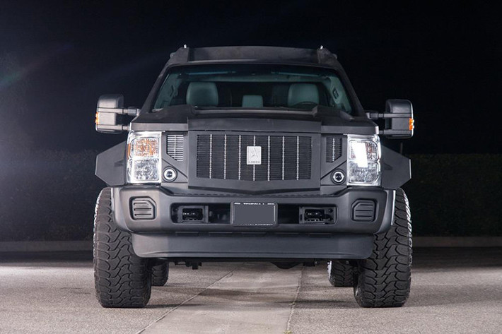 Được phát triển từ khung gầm của chiếc Ford F450 Super Duty 4x4, USSV Rhino GX là chiếc SUV hầm hố và rất an toàn.