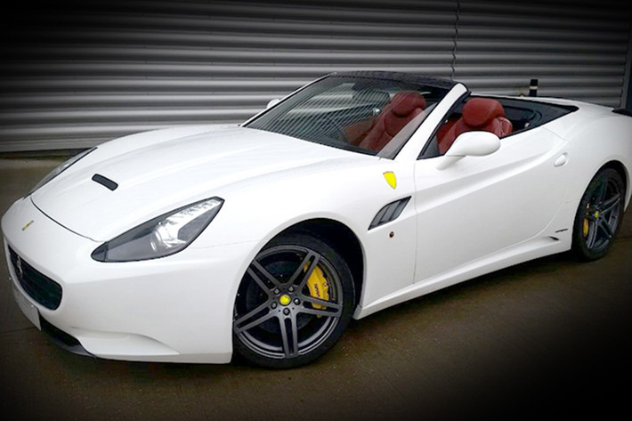 Trình độ của DNA West Coast khiến người bình thường khó nhân ra đây là một chiếc Ferrari nhái nếu không nhìn kỹ.