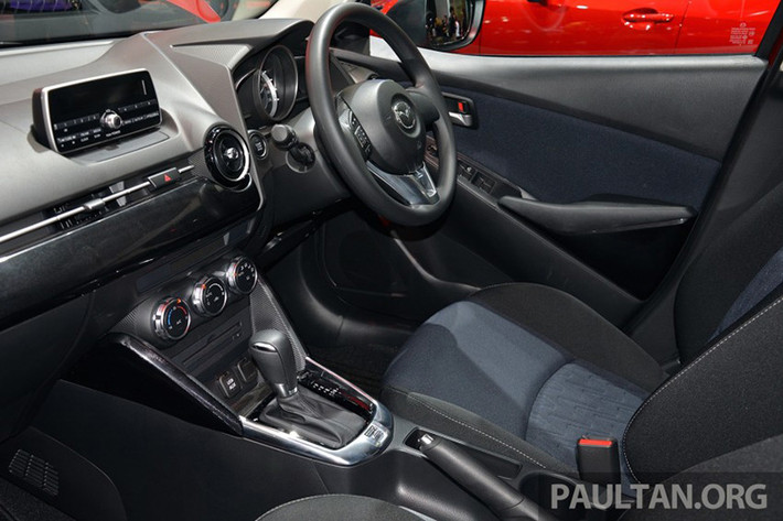 Sức mạnh của mazda2 2015 đến từ động cơ SkyActiv-G 1.3L công suất 93 mã lực, mô men xoắn 123 Nm. Phiên bản SkyActiv-D dung tích 1.5L có công suất 104 mã lực, mô men xoắn 250 Nm. Tất cả các phiên bản động cơ đều sử dụng hộp số tự động 6 cấp.