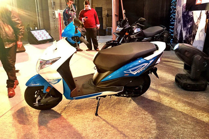Dio 2015 không được Honda nâng cấp động cơ và trang bị bên trong.