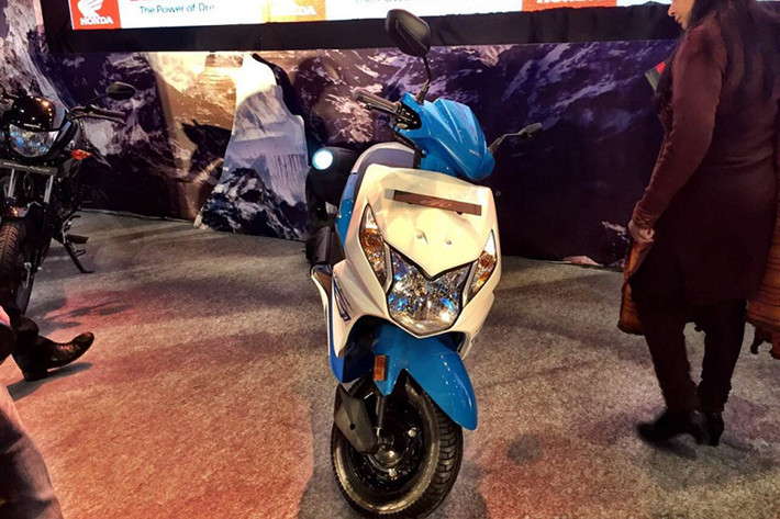 Phiên bản mới của Honda Dio vừa được hãng xe Nhật ra mắt tại Ấn Độ với một số thay đổi ở ngoại hình.